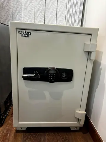 Eagle Safes heavy duty electronic safe - good condition
