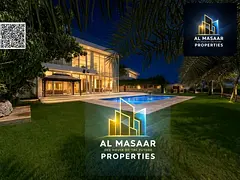 A villa featuring a direct view of the golf course, situated on a 13,000-square-foot plot. It compri