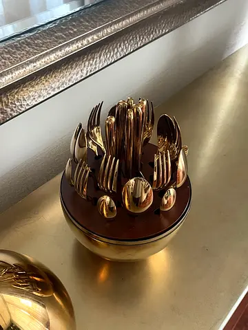 Luxury egg shaped cutlery set gold