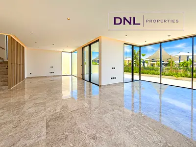 Garden Suite | Single Row | On Park | 5BR+2 Maid's