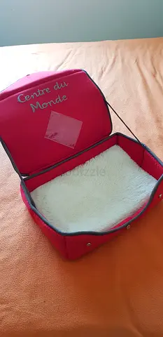 Suitcase-Style Small Dog / Pet Bed – "Centre du Monde"