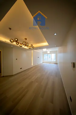 تكييف عالمالك تصديق عالمالك شهر مجانا باركن خزائن بالحائط VIPاجمل وافخم غرفتين وصاله بالشارقه مساحه كبيره تشطيبات الترا سوبر ديلوكس موقع مميز جدا