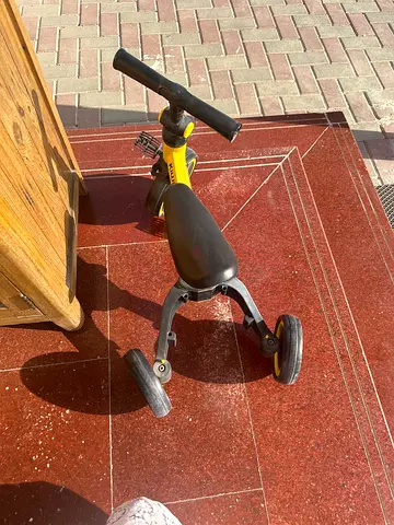 Kids 3-Wheel Scooter / Ride-On - Good Condition