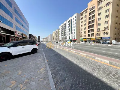 1 MONTH FREE LUXURY SHOP WITH WASHROOM VERY PRIME LOCATION READY TO MOVE EASY PAYMENT PLAN JUST 215k