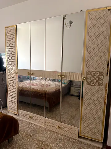 Large mirrored wardrobe 4 doors .looks brand new