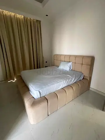 Modern Upholstered Bed / King Size Beige Velvet Bed with Tufted Headboard