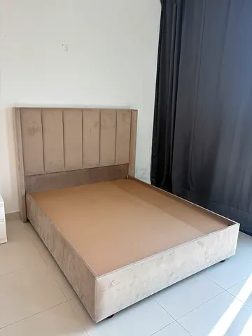 Queen Bed - (Good Condition)