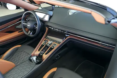 2024 Aston Martin DB12 缩略图 13