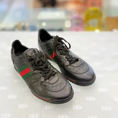 Gucci Black Designer Leather Sneakers with Green-Red Stripe - Men’s Size (preowned)