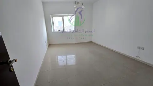 أجمل غرفة وصالة بمساحة واسعة مع حمامان عرض شهرين مجانا تشطيب حديث في التعاون قريب لمخرج دبي وقريب لشاطئ لممزر مع امكانية الاشتراك في الباركن