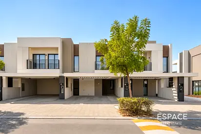 EXCLUSIVE | SINGLE ROW | POOL & PARK VIEW