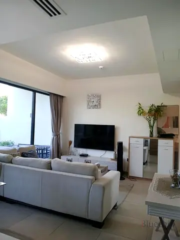 Corner Kitchen | Single Row | Landscaped