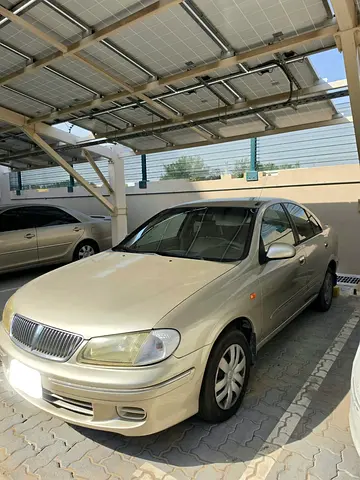 2002 Nissan SUNNY 照片 2