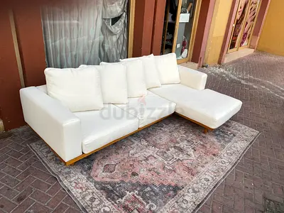 Selling high quality Newport Lsahpe sofa like new