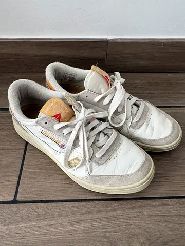 Used white Reebok leather sneakers, size uk 9 — casual trainers