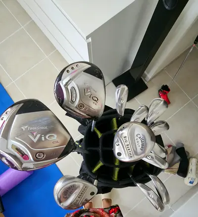 Set of golf clubs with bag — mix of Callaway & TourStage irons and woods