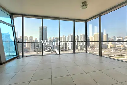 Natural Light | Vacant Now | Lake View