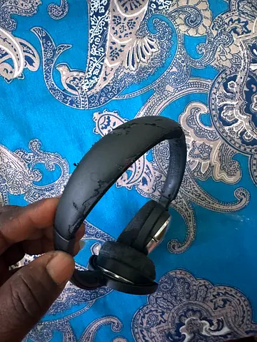 Bose QuietComfort 3 Acoustic Noise Cancelling  Used over-ear wireless headphones with worn headband