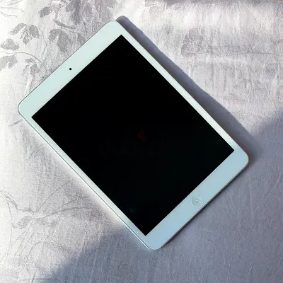 Apple iPad mini (white) - good condition