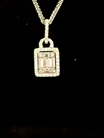 White gold  pendant necklace with natural  diamonds baguette-style stones