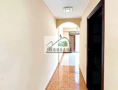 شقة استوديو واسعة + شرفة (إطلالة مفتوحة بالكامل) + موقف سيارات مغطى + حمامات كبيرة متاحة للإيجار في برج موساني، عجمان.