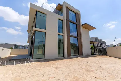 INDEPENDENT VILLA | WITH ELEVATOR | BIG PLOT