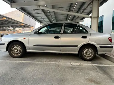 2002 Nissan SUNNY 照片 2