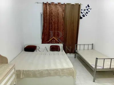 SHARING ROOM AVAILABLE FAMILY BUILDING