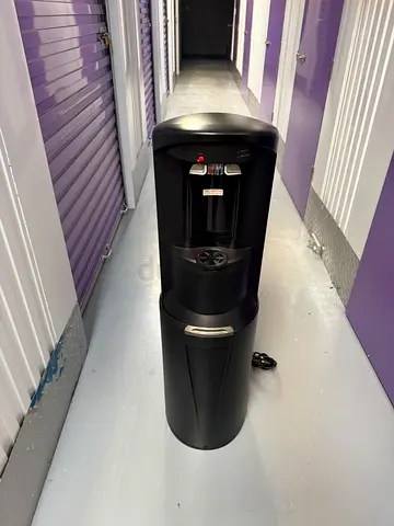 Water dispenser hot & cold