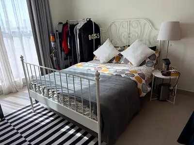 White Metal Bed Frame + Mattress (140x200)