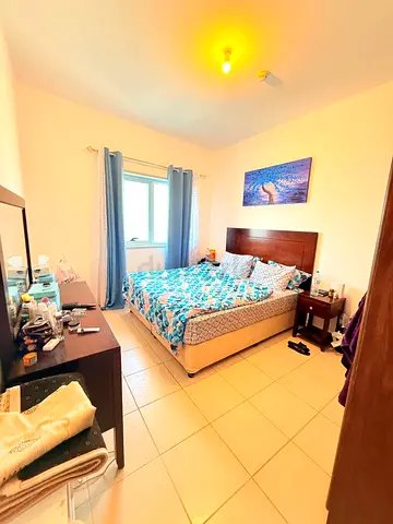 Furnished middle room