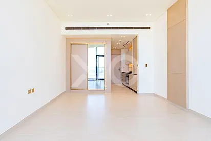 Marina Skyline Views | Spacious Studio | Vacant