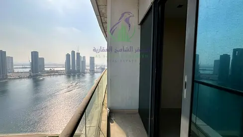 شقة غرفتين وصالة مع غرفتين ماستر وغرفة خادمة ماستر ومرافق متكاملة