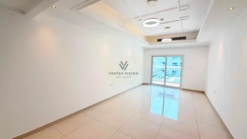 DIRECT ACCESS TO POOL l VACANT l 1 MONTH FREE