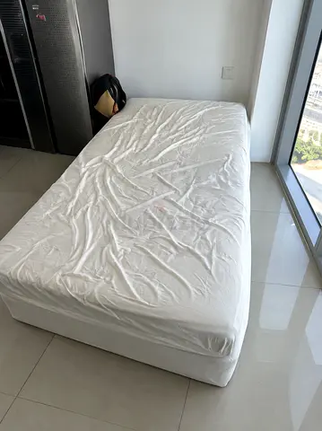 Single mattress with base - good condition