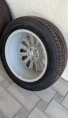 Selling a complete set of 4 original OEM 20-inch factory alloy rims for a Range Rover Vogue / Sport.