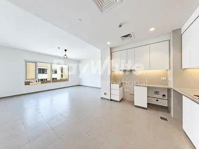 Vacant | Single Row | Prime Location