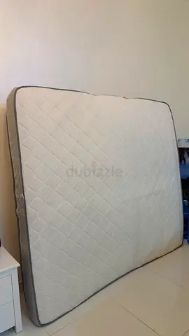 Queen size mattress - good condition