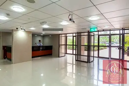 مكتب ذو مخطط مفتوح | مبنى Arenco بلوك 3 | إطلالات على الطريق والفناء