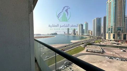 غرفتين وصالة بإطلالة بحرية على القصباء وبحيرة الخان مع غرفتين ماستر وغرفة خادمة ماستر