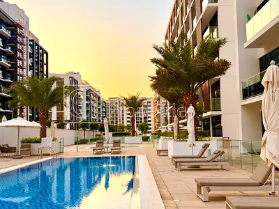 إطلالة جزئية على البحيرة | مفروشة بفخامة