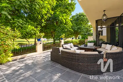 Tranquil Park View | Single Row | Standalone