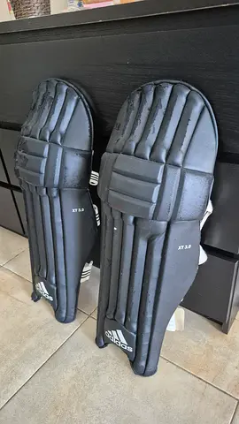 [FS] : ADDIDAS Batting Pads