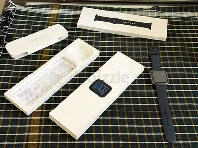 Apple Watch with original box and strap (used, good condition) apple watch se 3 gps + cellular 44mm