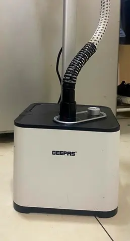 Geepas Garment Steamer - Compact Standing Clothes Steamer (Used)
