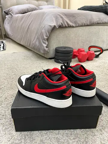 Pre-owned Unisex Original Nike black & red  low-top sneakers with original box