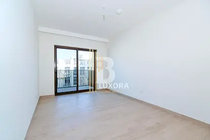 Spacious 2BhK || SPACIOUS BALCONY 600 SQFT || Near Metro || Chiller free building