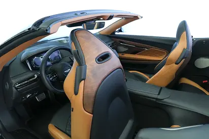 2024 Aston Martin DB12 缩略图 12