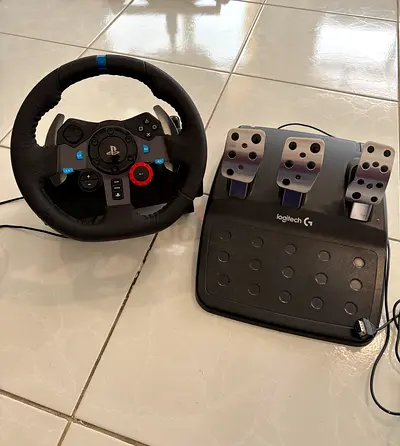 Logitech G29/G923 Racing Wheel with Pedals (PlayStation compatible)