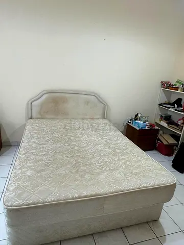 Silent night Queen size bed in very good condition